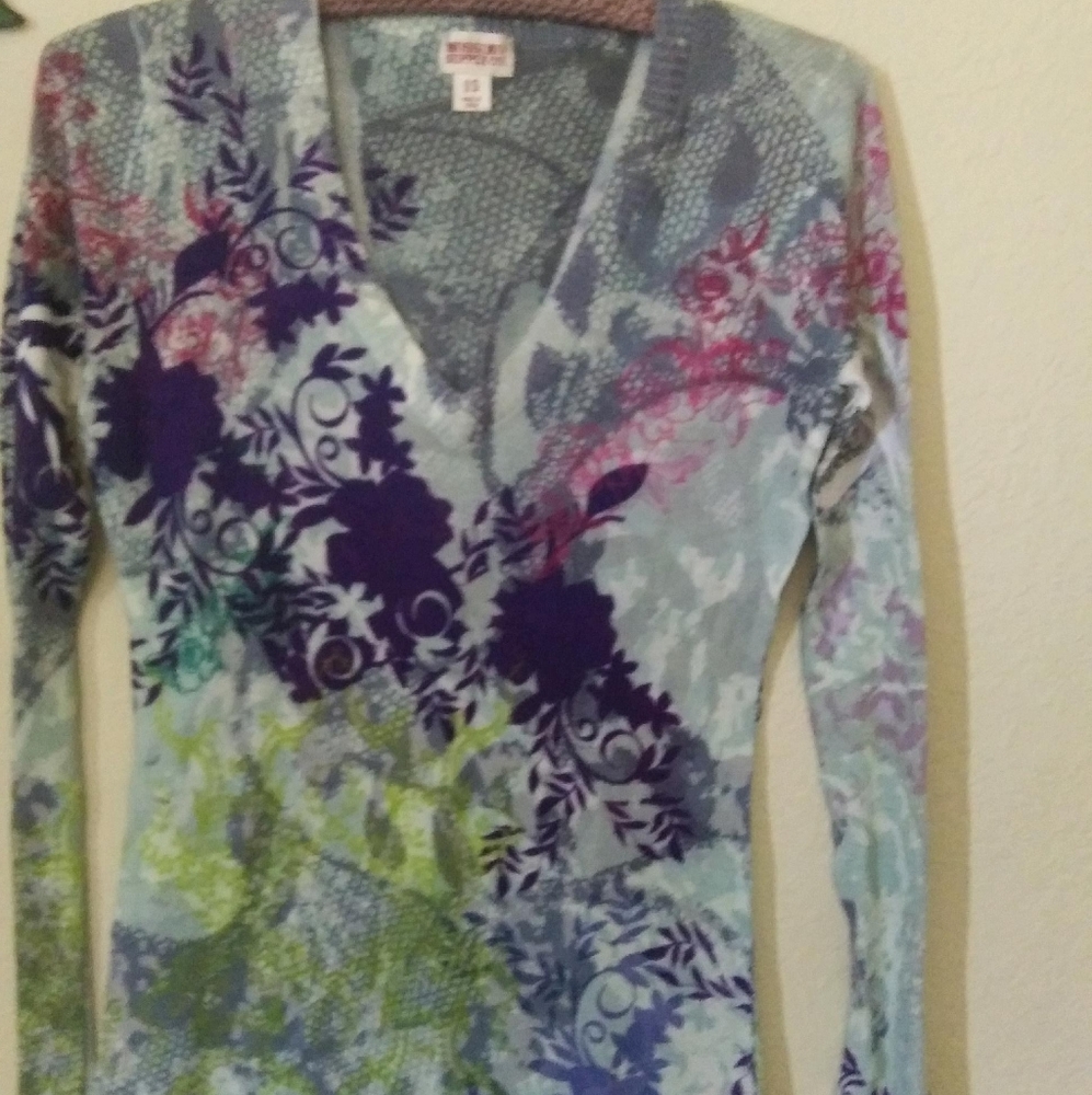 Mossimo vneck top